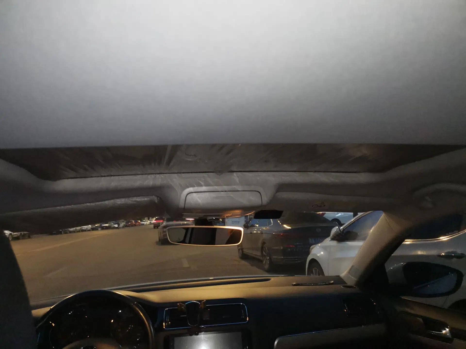 Volkswagen Sagitar 2018 1.6L Automatic Comfort Model — миниатюра 18