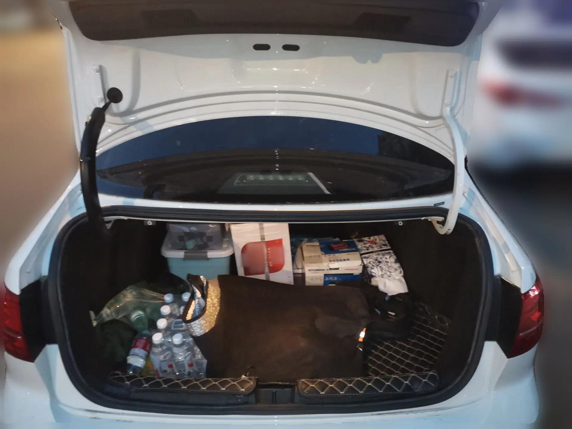 Volkswagen Sagitar 2018 1.6L Automatic Comfort Model — миниатюра 19