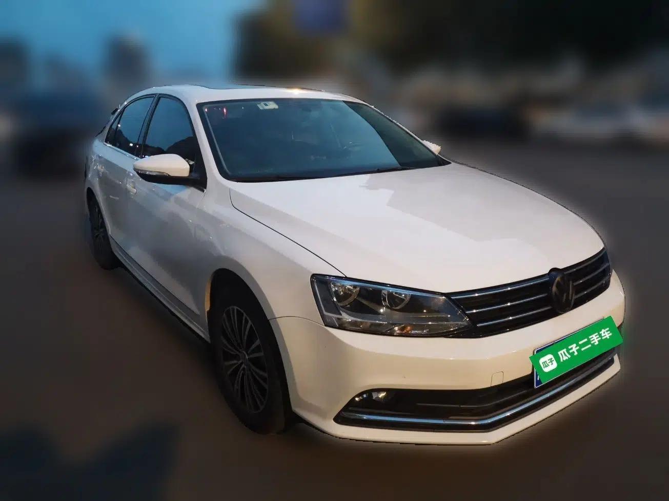 Volkswagen Sagitar 2018 1.6L Automatic Comfort Model — миниатюра 3