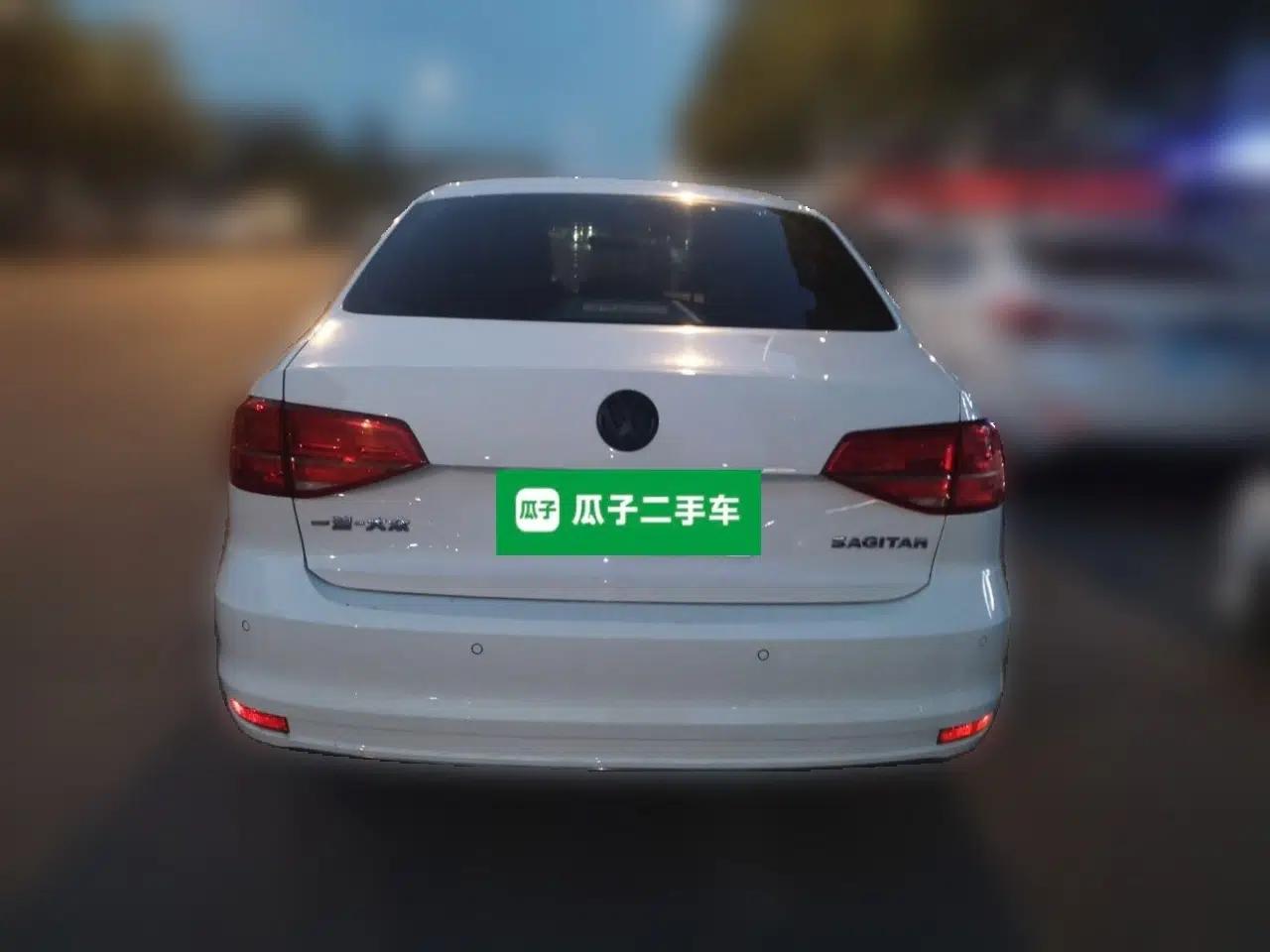 Volkswagen Sagitar 2018 1.6L Automatic Comfort Model — миниатюра 5