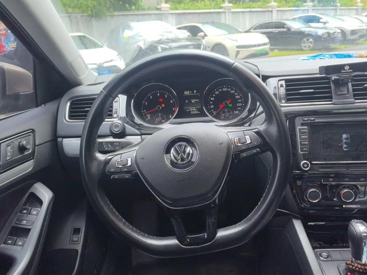 Volkswagen Sagitar 2017 230TSI Automatic Comfort Version — миниатюра 10