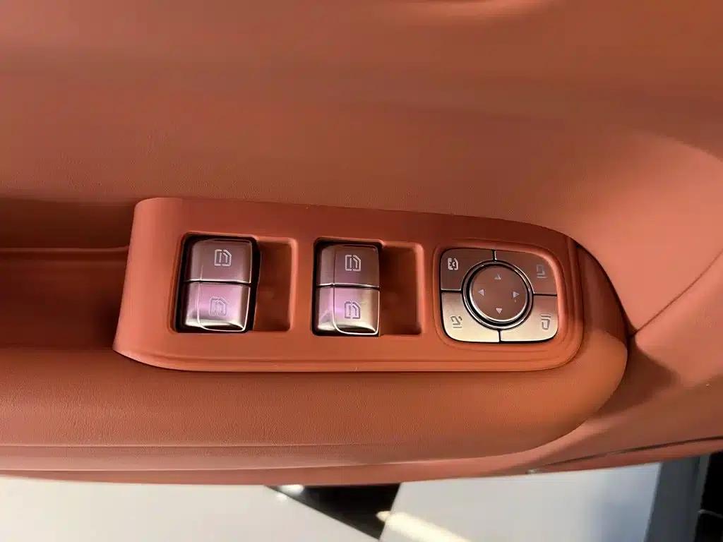 Li Auto L8 2024 Pro — миниатюра 22