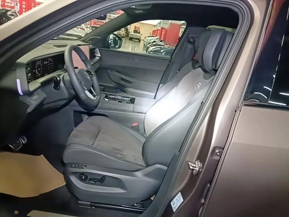 Volkswagen Teramont 2025 Tiguan Pro 450TSI Four-Wheel Drive Summit Edition — миниатюра 17