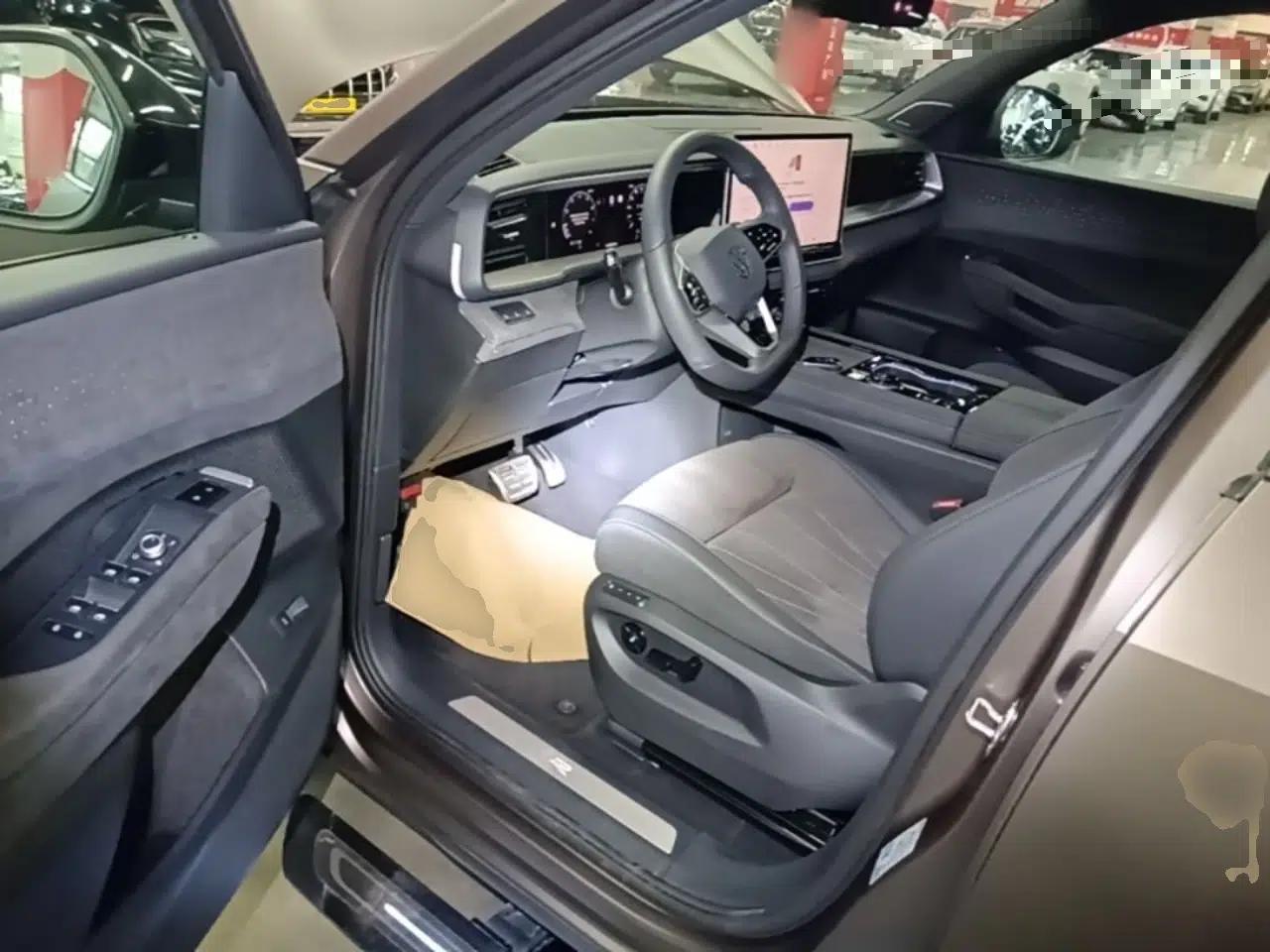 Volkswagen Teramont 2025 Tiguan Pro 450TSI Four-Wheel Drive Summit Edition — миниатюра 18