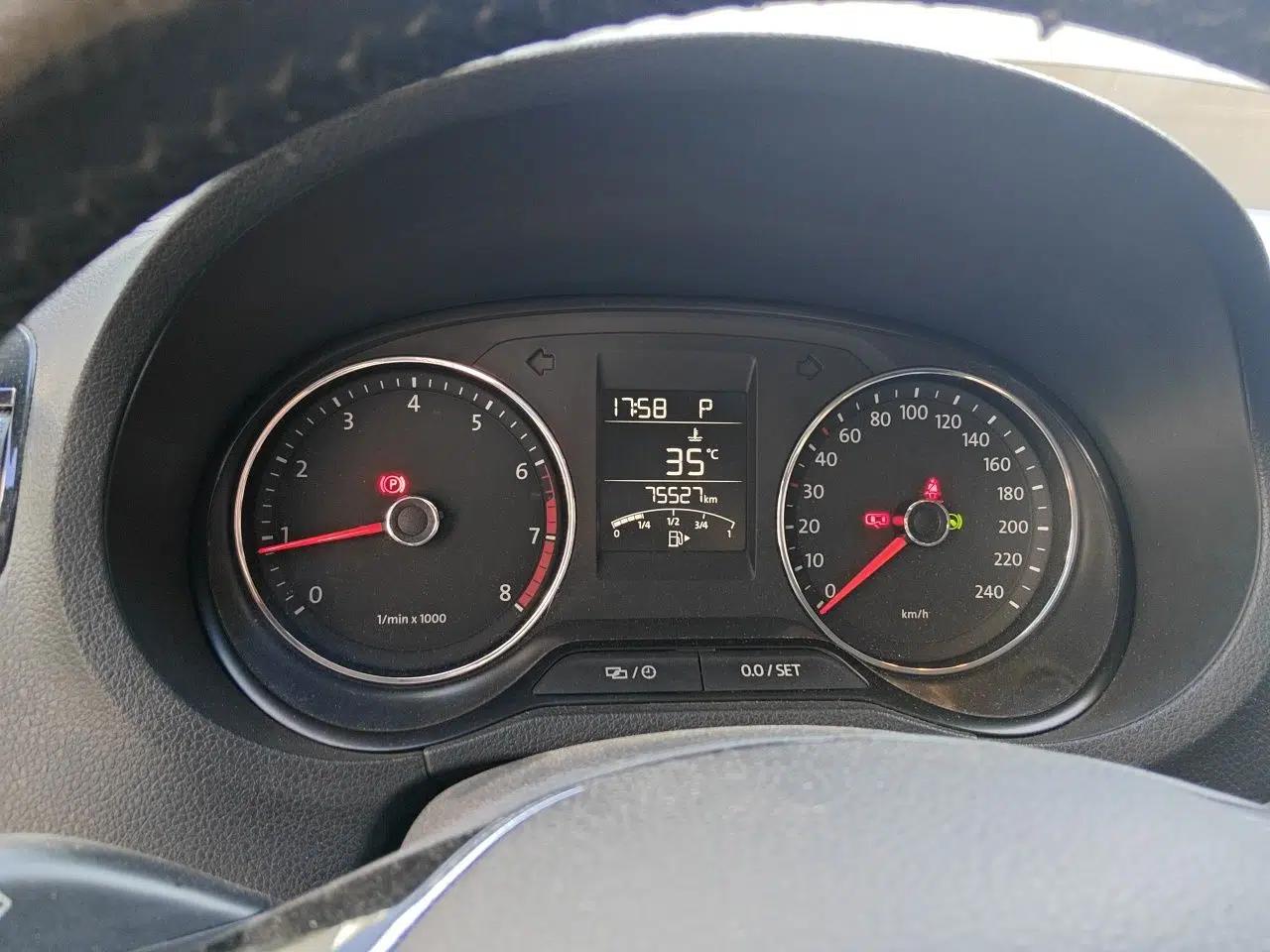 Volkswagen Polo 2014 1.4L Automatic Luxury Edition — миниатюра 11
