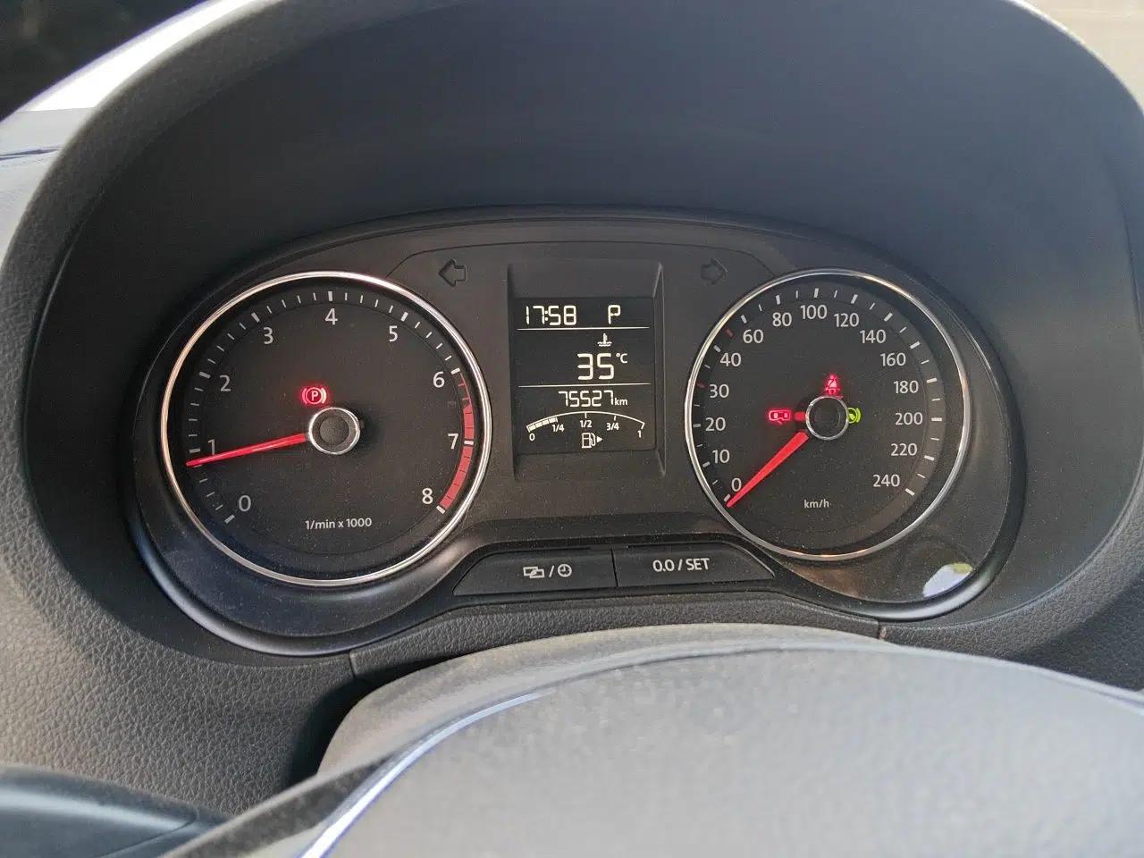 Volkswagen Polo 2014 1.4L Automatic Luxury Edition — миниатюра 12