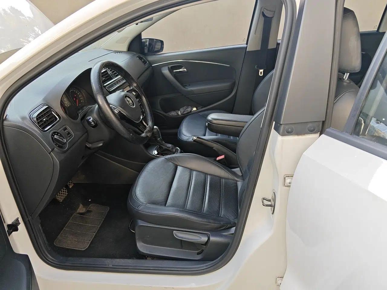 Volkswagen Polo 2014 1.4L Automatic Luxury Edition — миниатюра 15