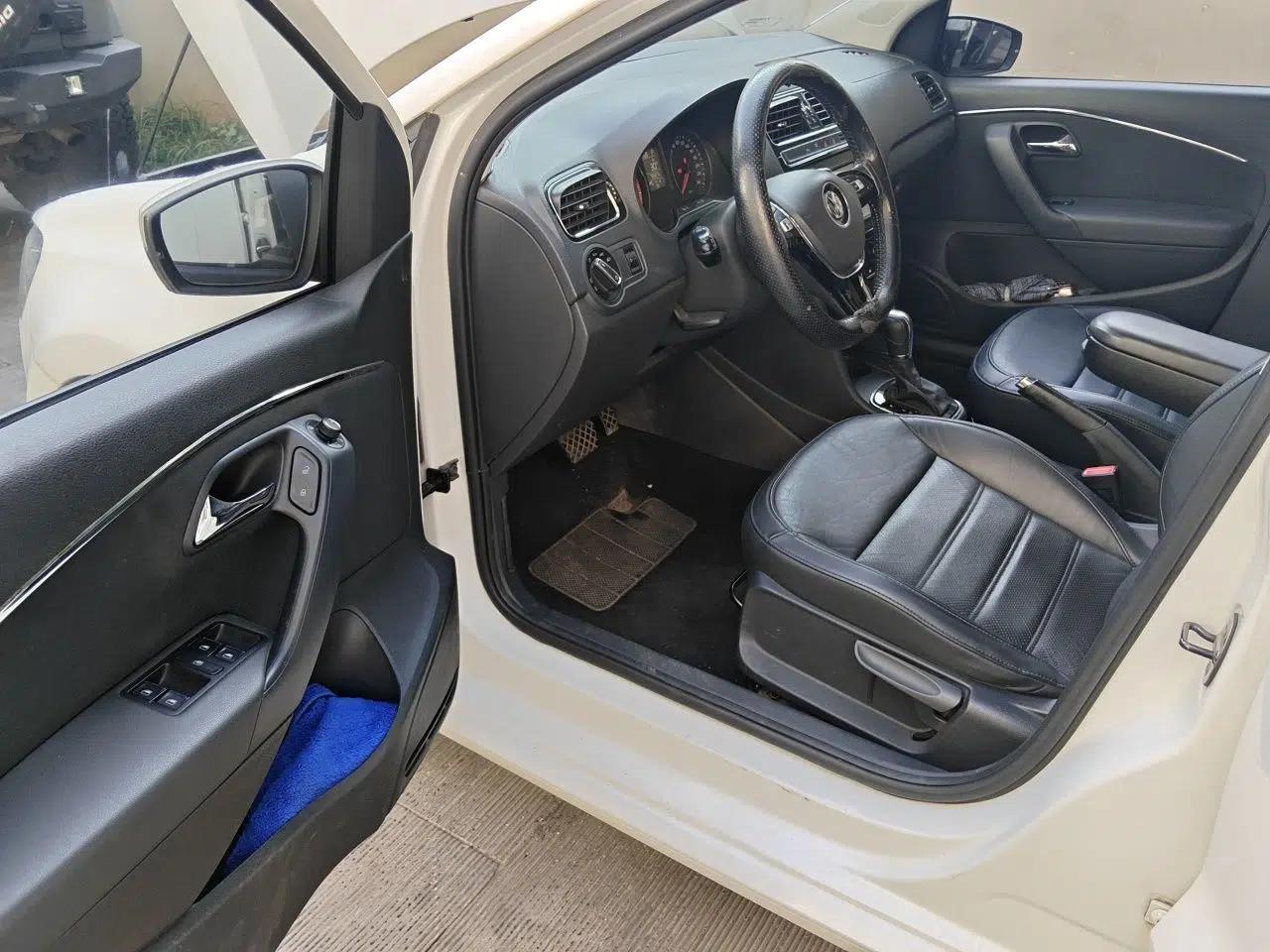 Volkswagen Polo 2014 1.4L Automatic Luxury Edition — миниатюра 16