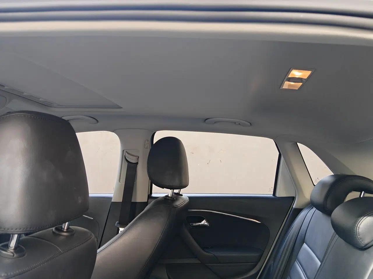 Volkswagen Polo 2014 1.4L Automatic Luxury Edition — миниатюра 18