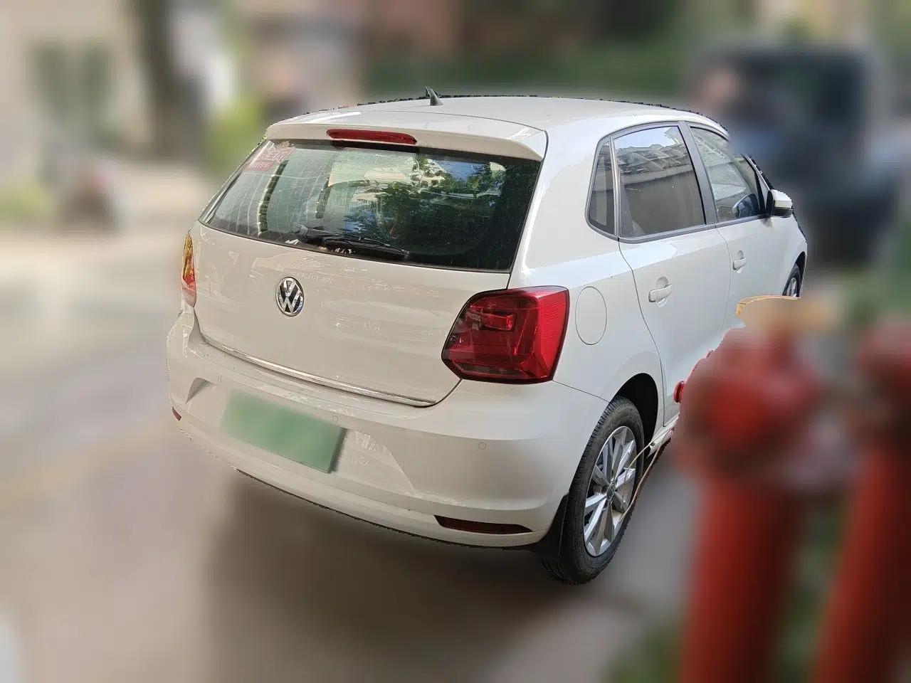 Volkswagen Polo 2014 1.4L Automatic Luxury Edition — миниатюра 6