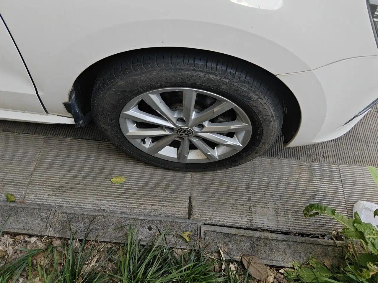 Volkswagen Polo 2014 1.4L Automatic Luxury Edition — миниатюра 8