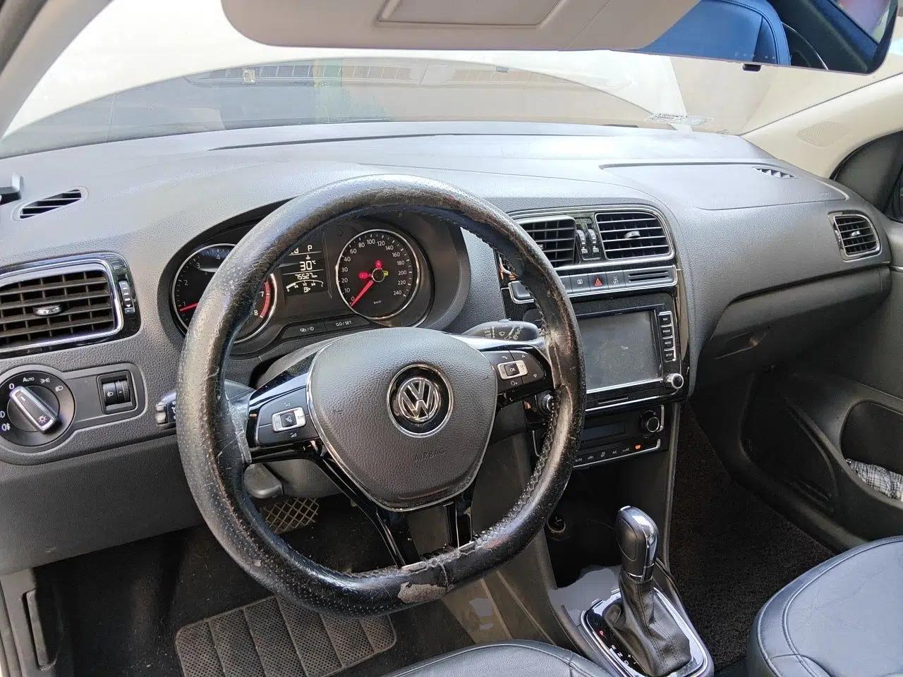Volkswagen Polo 2014 1.4L Automatic Luxury Edition — миниатюра 9