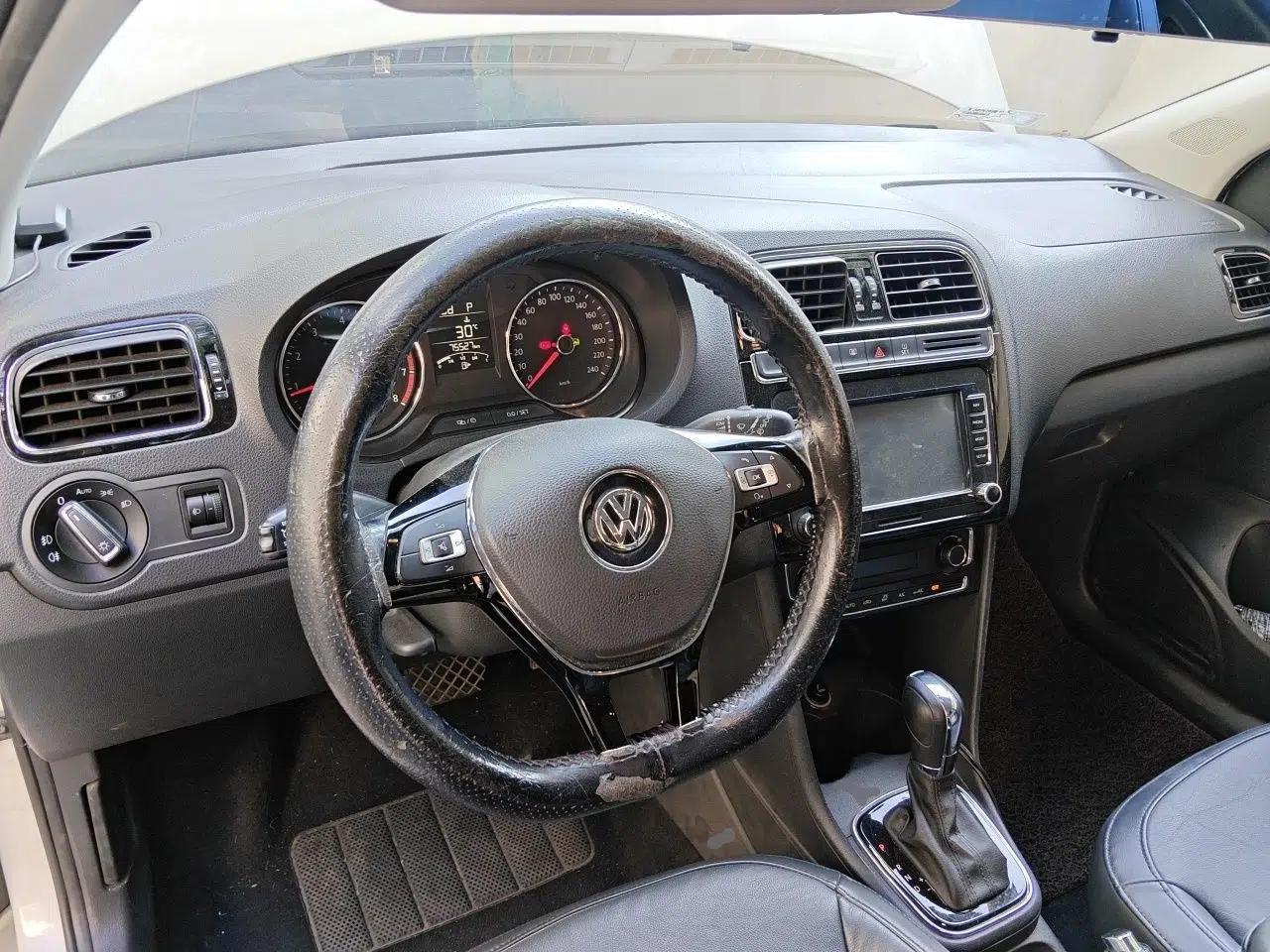 Volkswagen Polo 2014 1.4L Automatic Luxury Edition — миниатюра 10