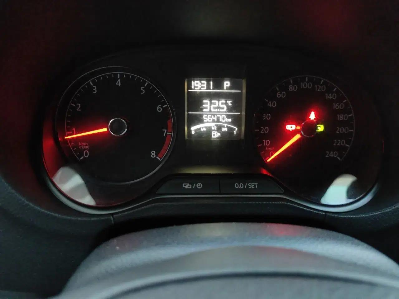 Volkswagen Polo 2016 1.4L Cross Polo Automatic — миниатюра 11