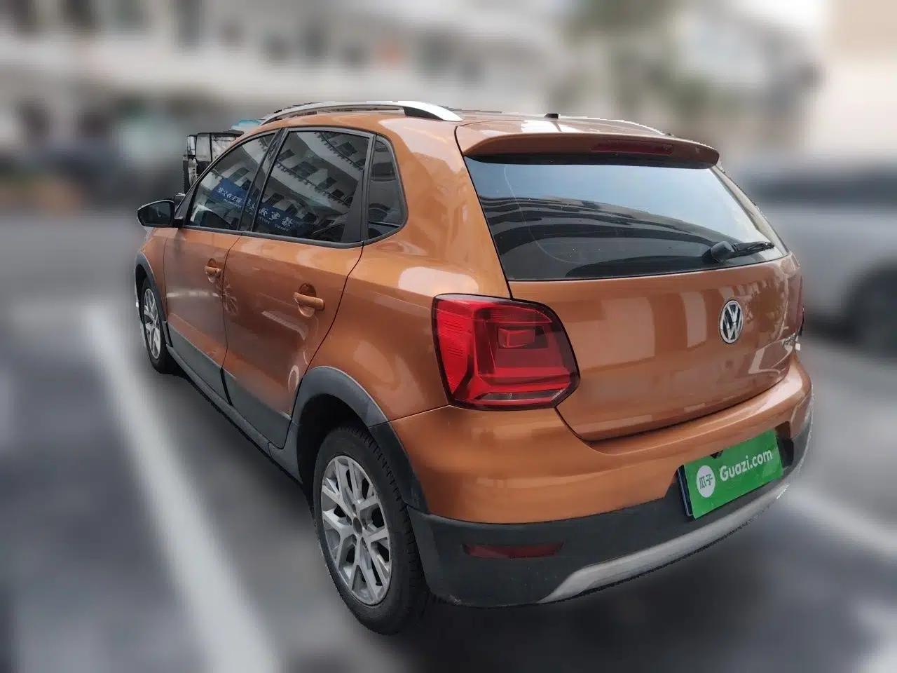 Volkswagen Polo 2016 1.4L Cross Polo Automatic — миниатюра 4