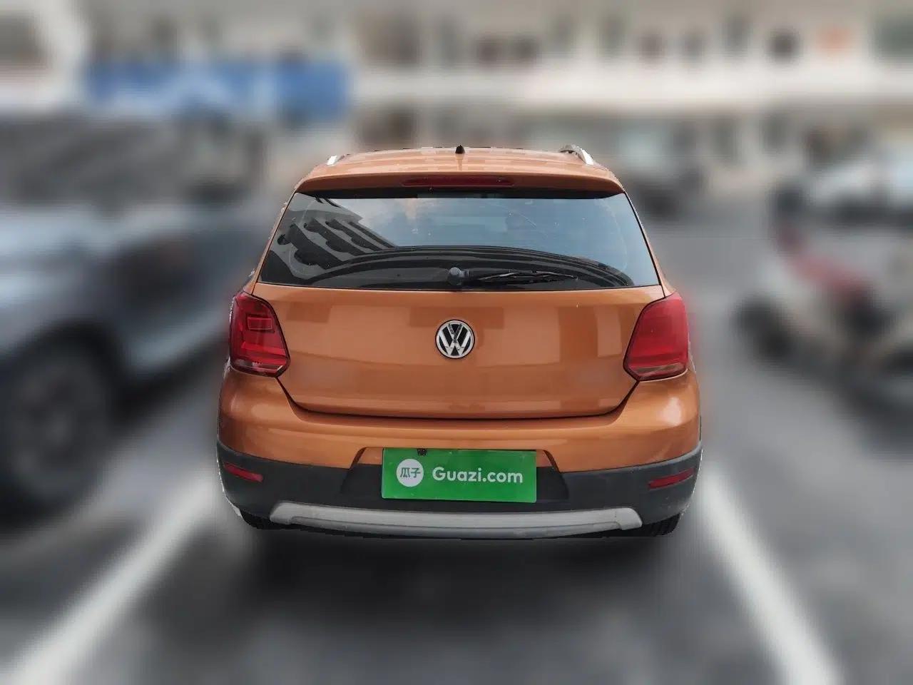 Volkswagen Polo 2016 1.4L Cross Polo Automatic — миниатюра 5