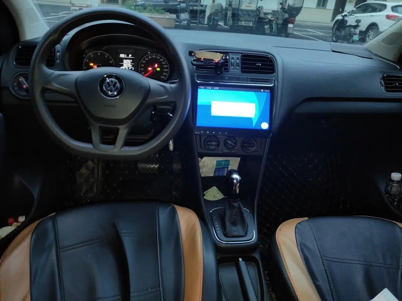 Volkswagen Polo 2016 1.4L Cross Polo Automatic — миниатюра 9