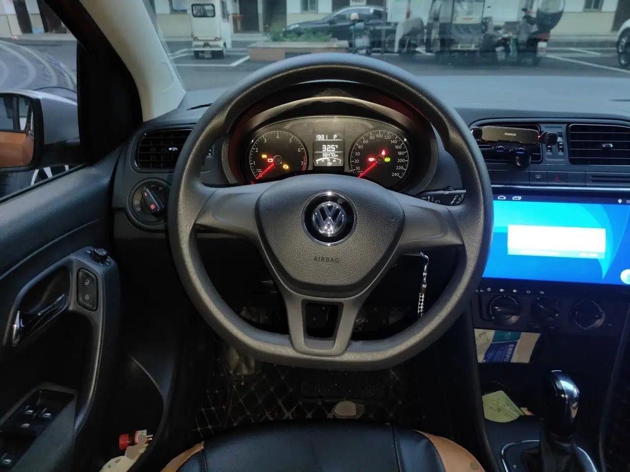 Volkswagen Polo 2016 1.4L Cross Polo Automatic — миниатюра 10