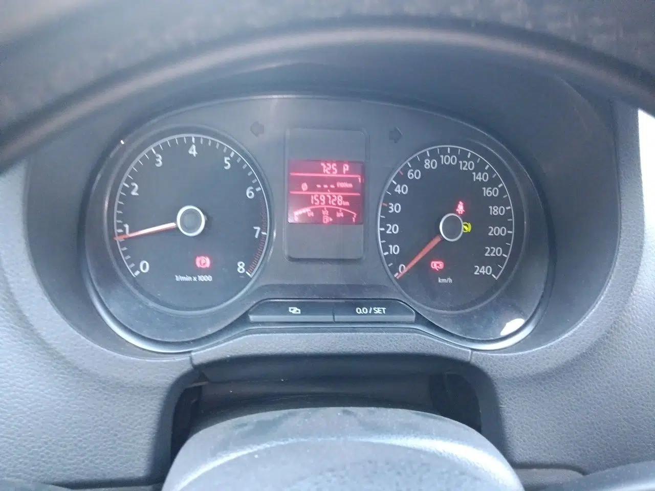 Volkswagen Polo 2011 1.6L Automatic ZhiKu Edition — миниатюра 11