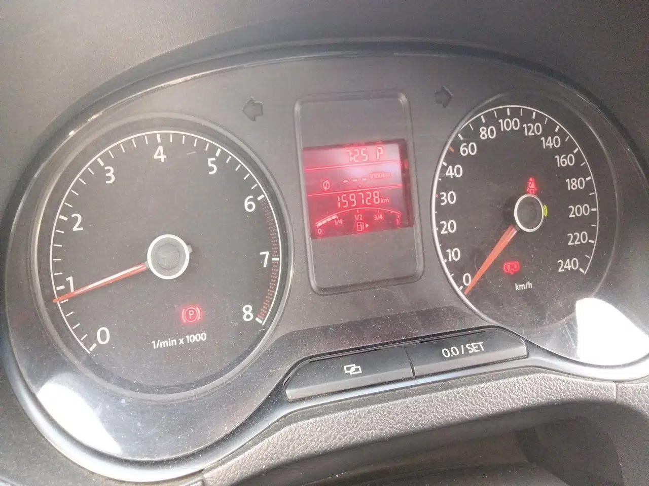 Volkswagen Polo 2011 1.6L Automatic ZhiKu Edition — миниатюра 12
