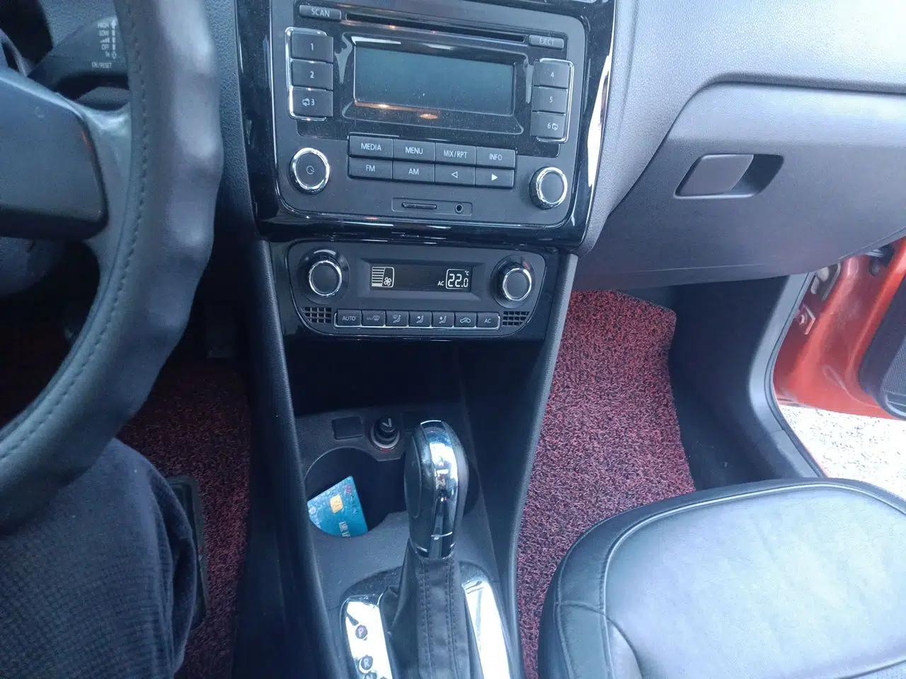 Volkswagen Polo 2011 1.6L Automatic ZhiKu Edition — миниатюра 13