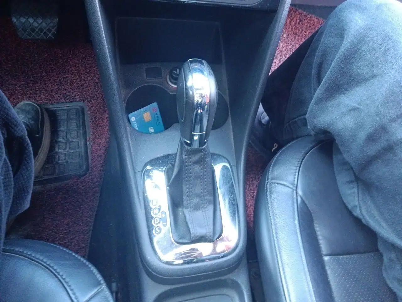 Volkswagen Polo 2011 1.6L Automatic ZhiKu Edition — миниатюра 14