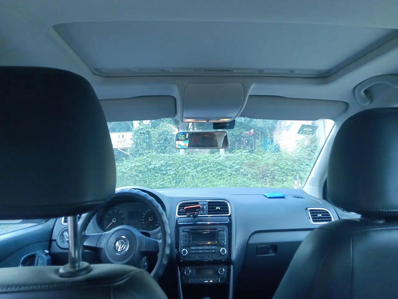 Volkswagen Polo 2011 1.6L Automatic ZhiKu Edition — миниатюра 18