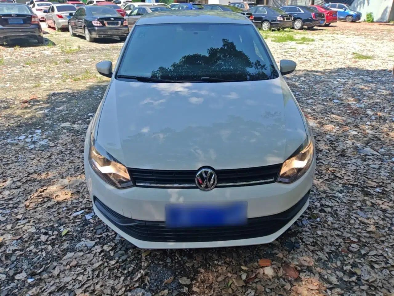 Volkswagen Polo 2016 1.4L Manual Fashion Model — миниатюра 2
