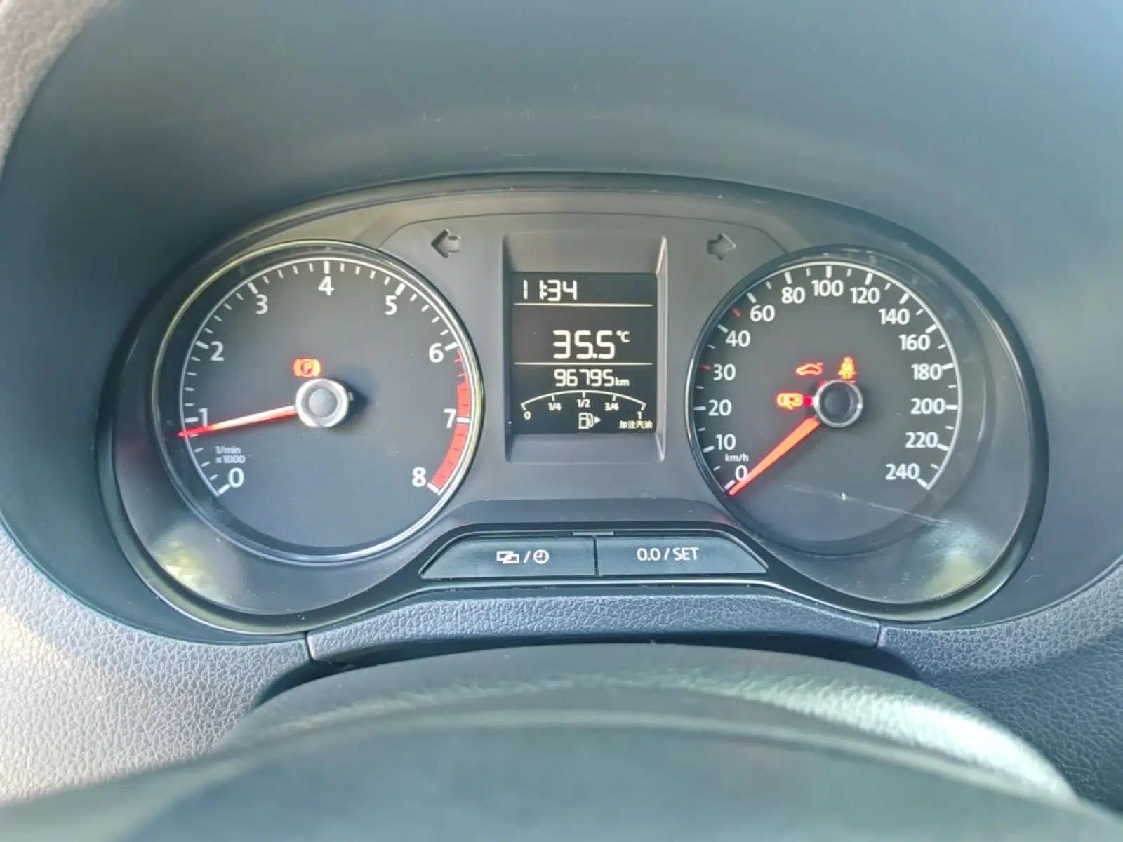 Volkswagen Polo 2016 1.4L Manual Fashion Model — миниатюра 14