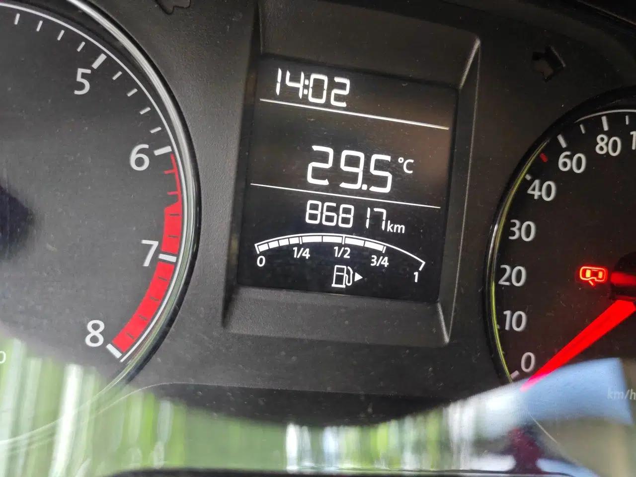 Volkswagen Polo 2014 1.4L Manual Fashion Edition — миниатюра 12