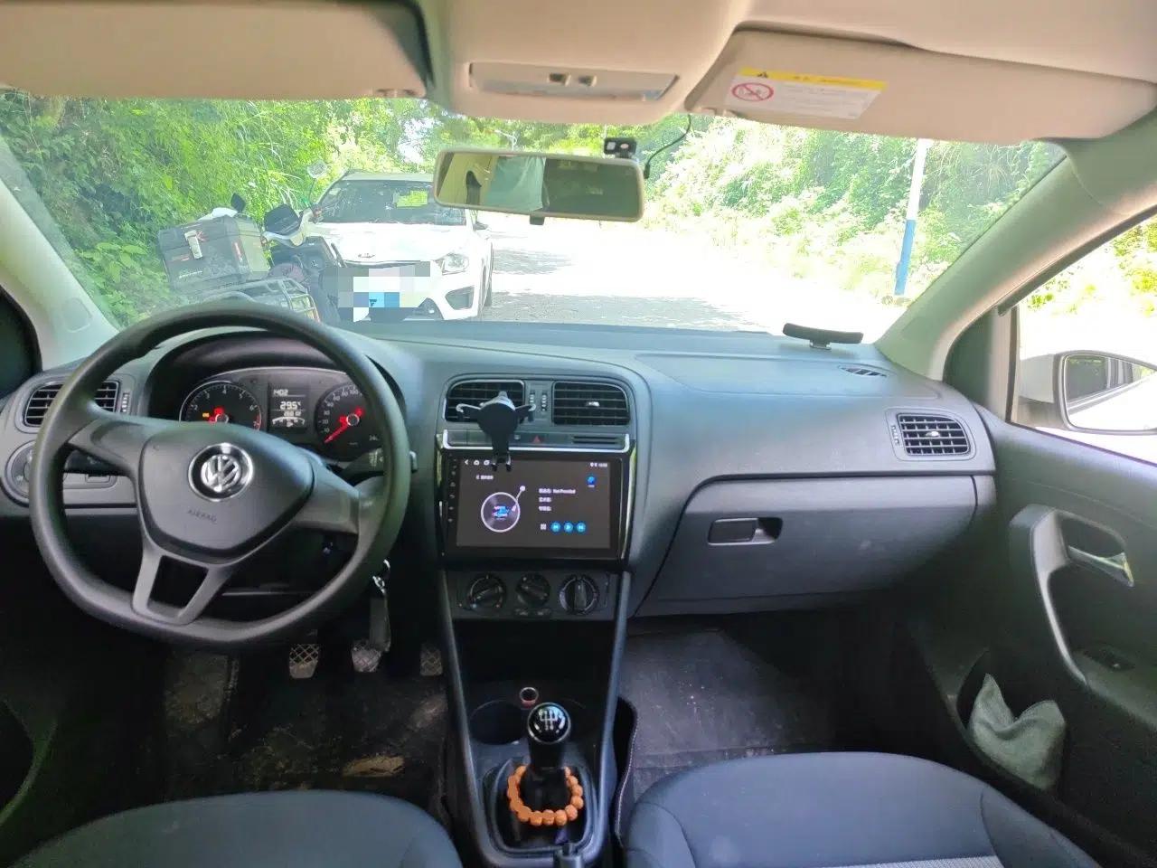 Volkswagen Polo 2014 1.4L Manual Fashion Edition — миниатюра 9