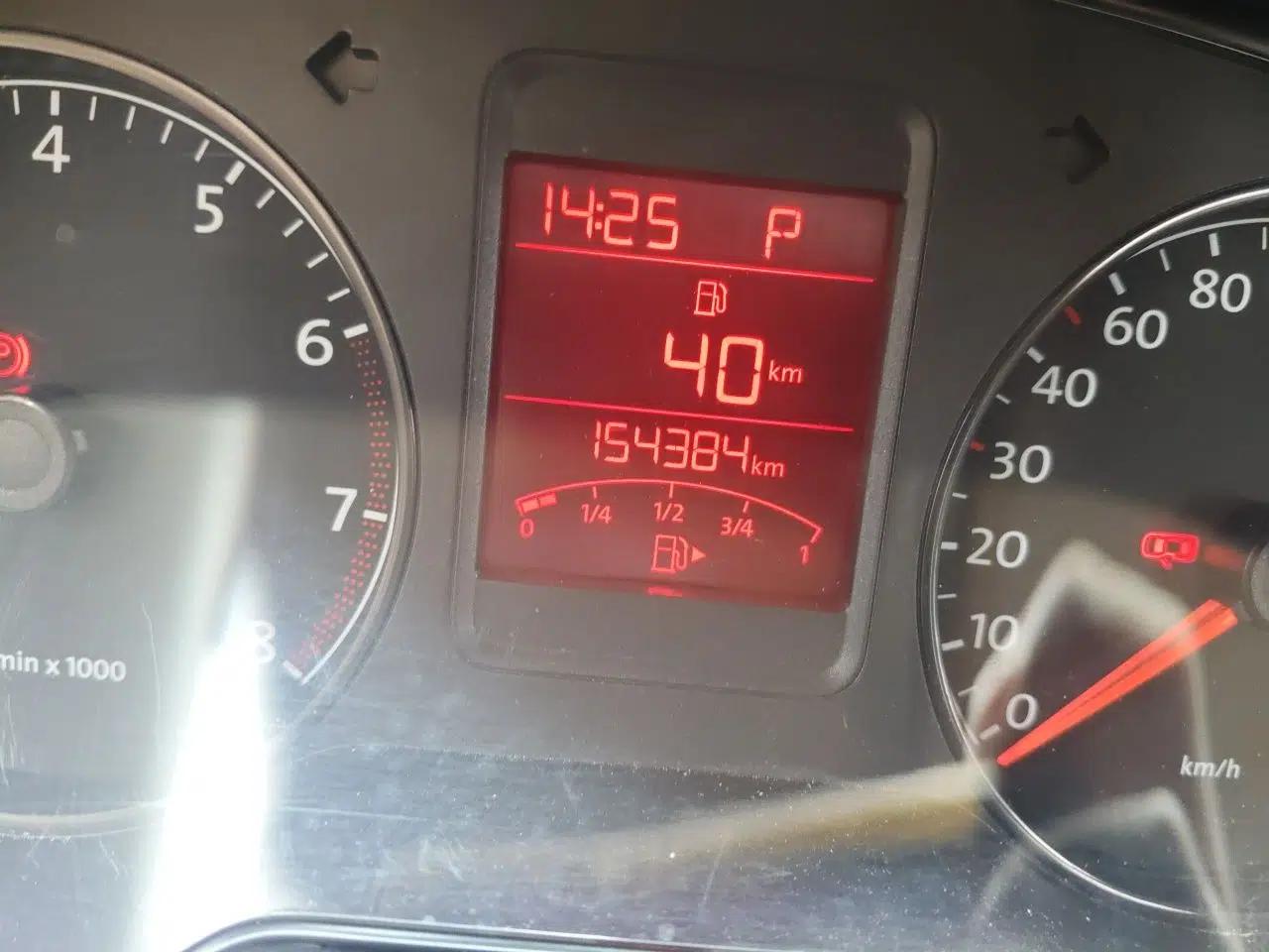 Volkswagen Polo 2013 1.6L Automatic Comfort Edition — миниатюра 12