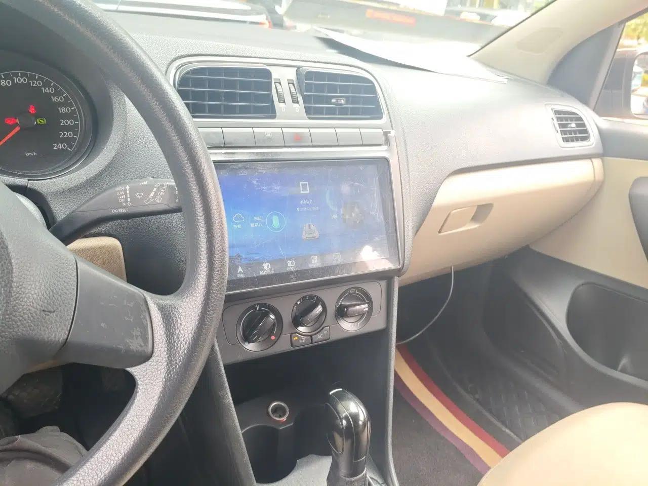 Volkswagen Polo 2013 1.6L Automatic Comfort Edition — миниатюра 13