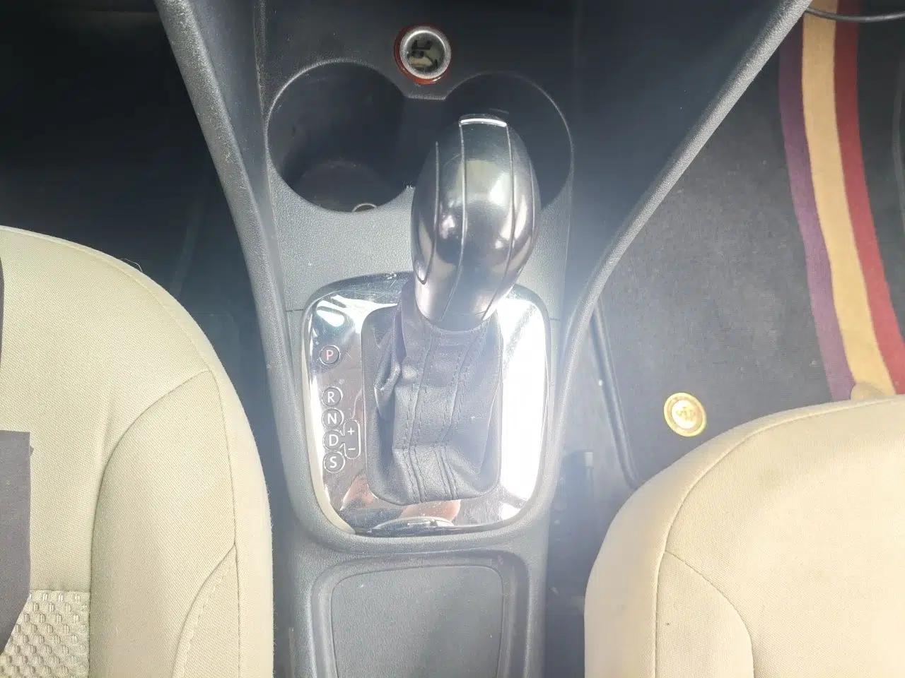 Volkswagen Polo 2013 1.6L Automatic Comfort Edition — миниатюра 14