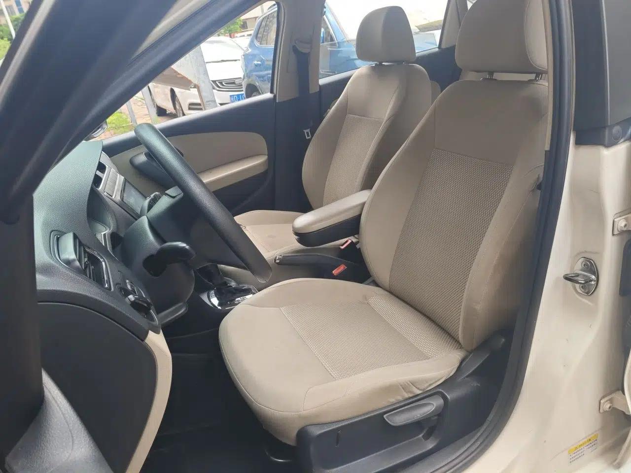 Volkswagen Polo 2013 1.6L Automatic Comfort Edition — миниатюра 15