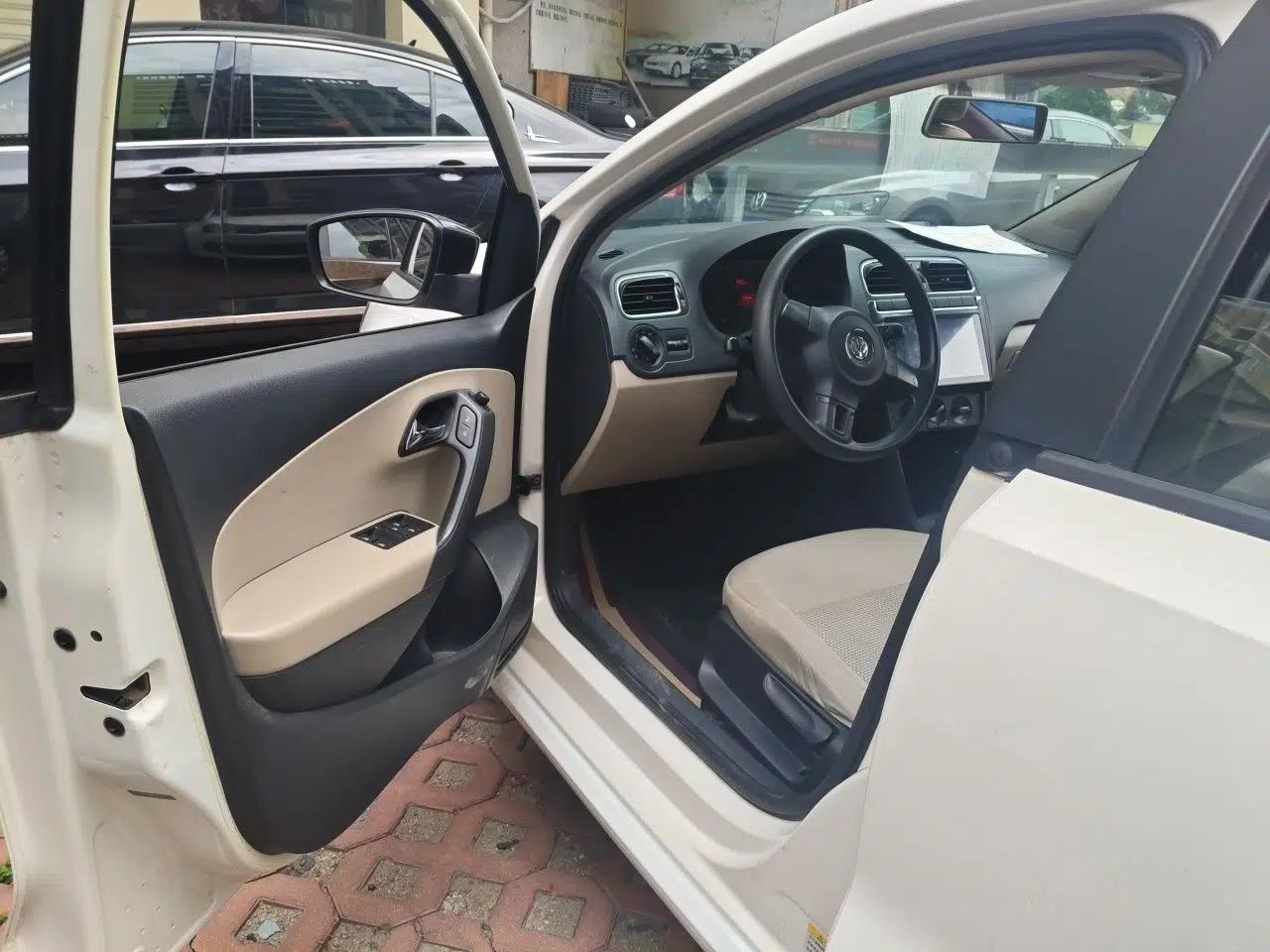 Volkswagen Polo 2013 1.6L Automatic Comfort Edition — миниатюра 16