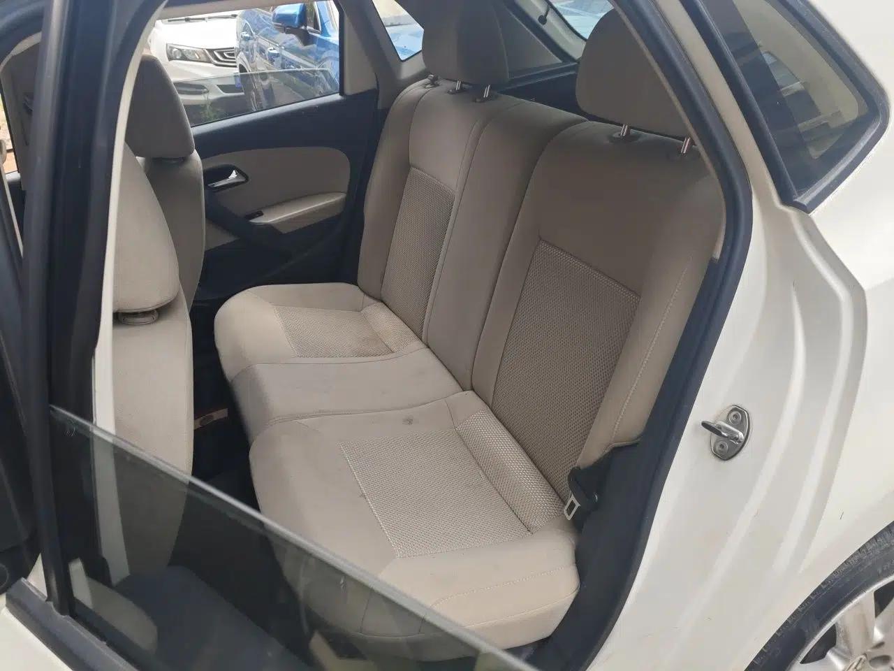 Volkswagen Polo 2013 1.6L Automatic Comfort Edition — миниатюра 17