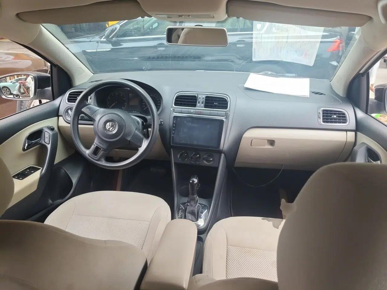 Volkswagen Polo 2013 1.6L Automatic Comfort Edition — миниатюра 9
