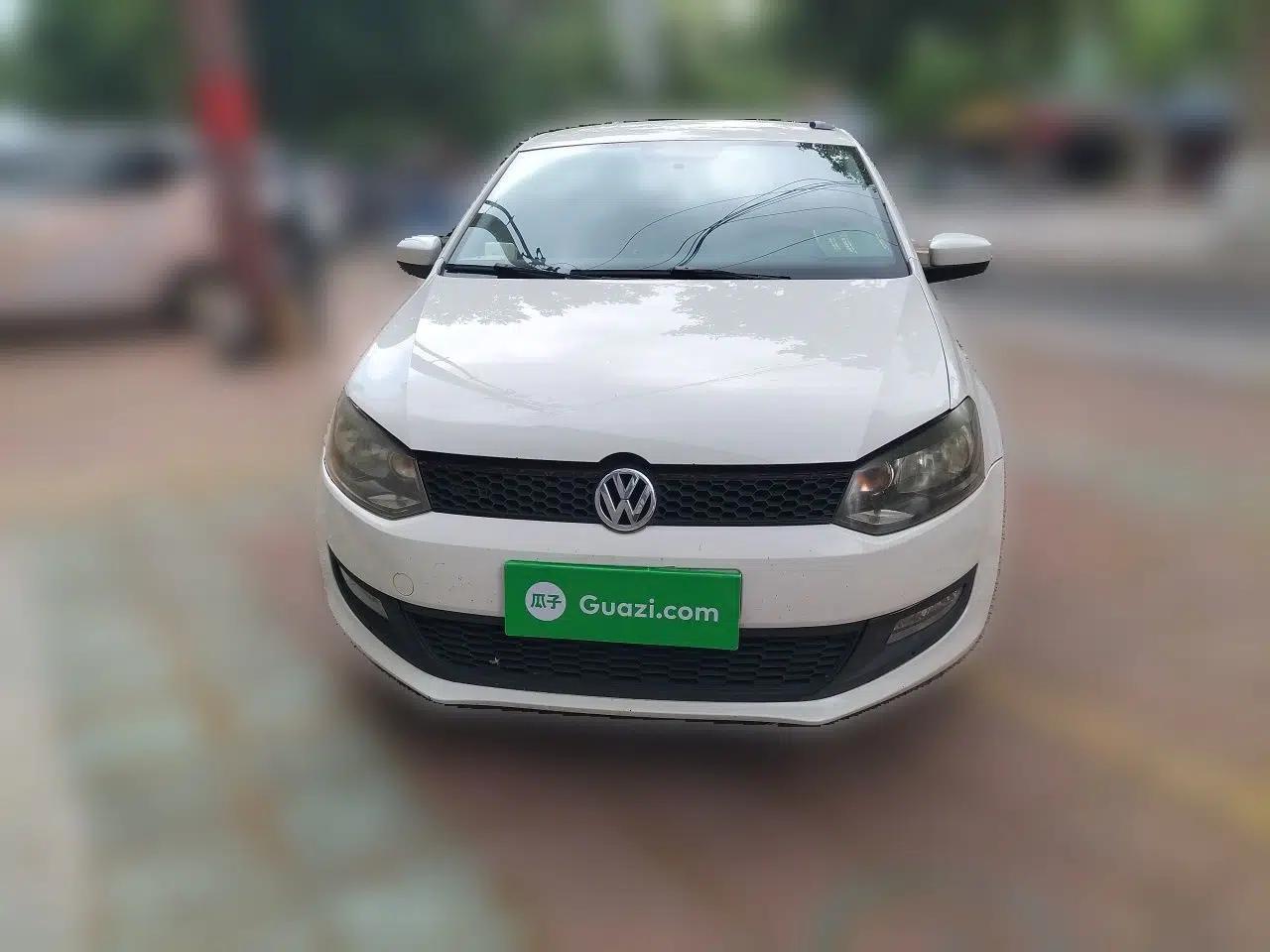 Volkswagen Polo 2013 1.4L Manual Fashion Edition — миниатюра 2