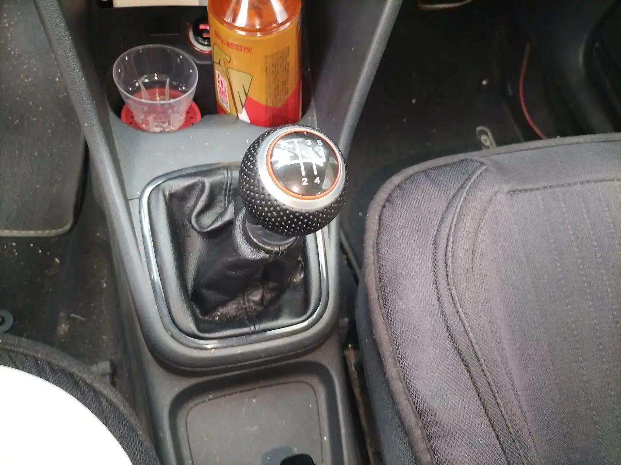 Volkswagen Polo 2013 1.4L Manual Fashion Edition — миниатюра 14