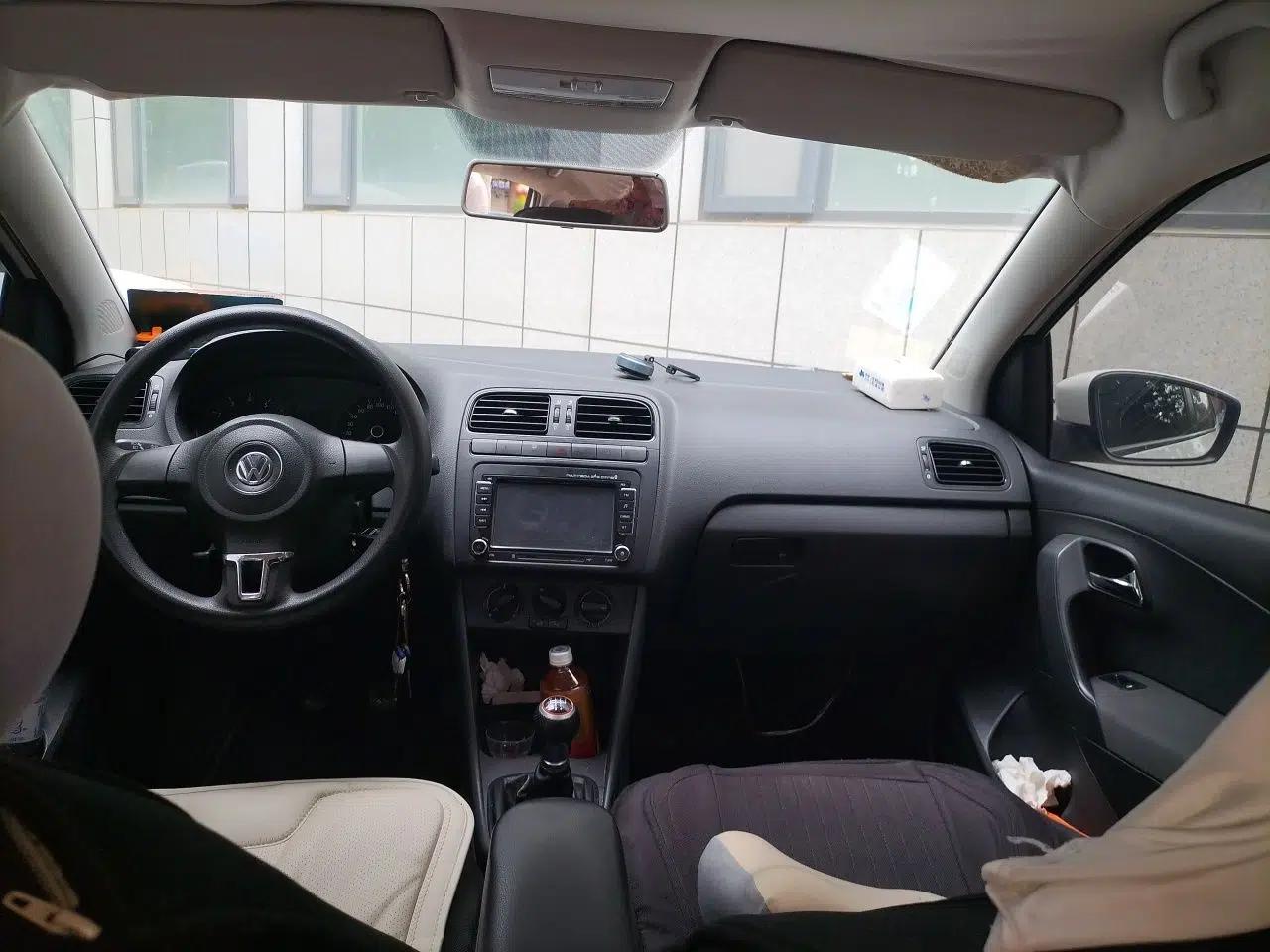 Volkswagen Polo 2013 1.4L Manual Fashion Edition — миниатюра 18