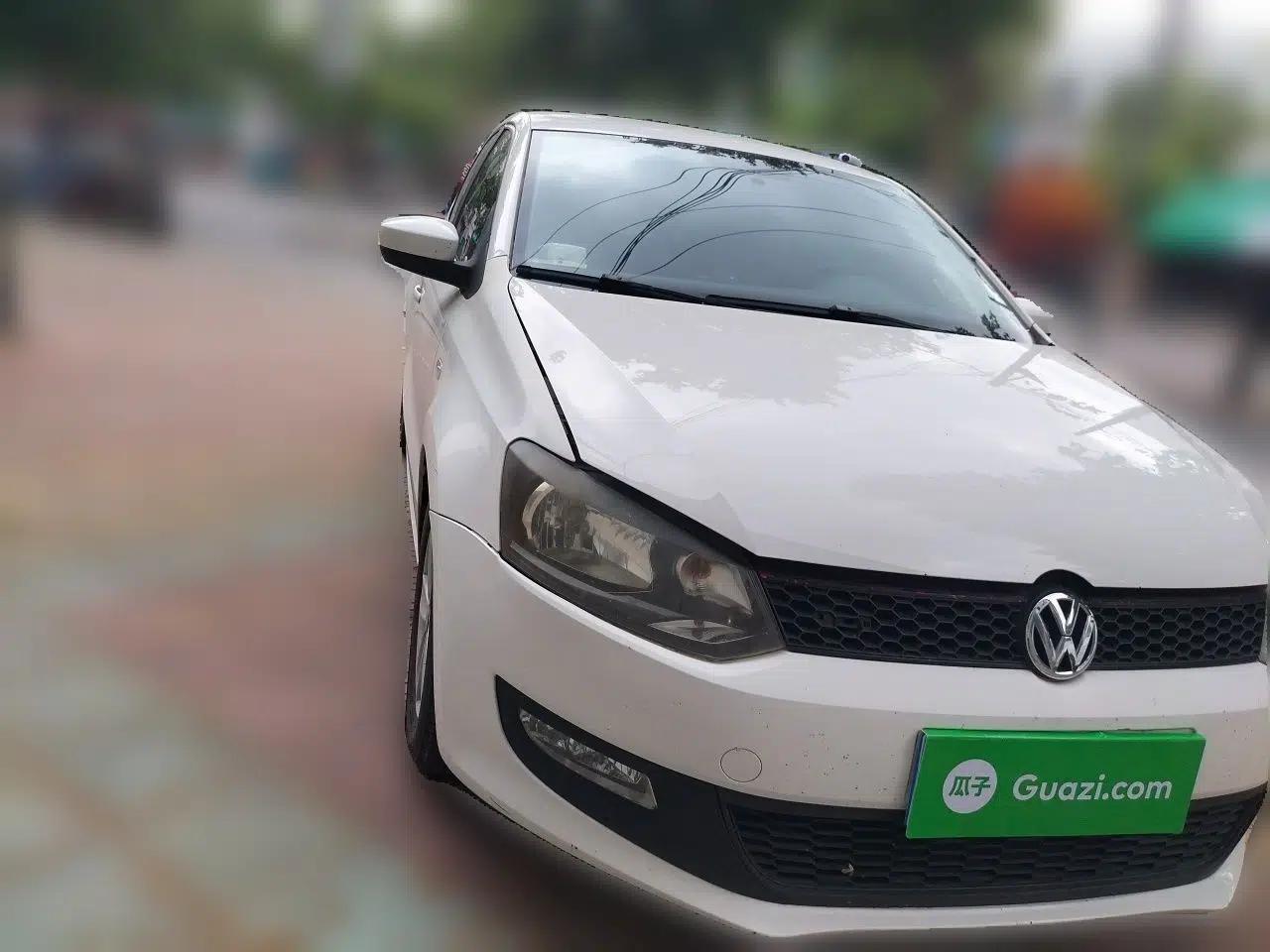 Volkswagen Polo 2013 1.4L Manual Fashion Edition — миниатюра 3