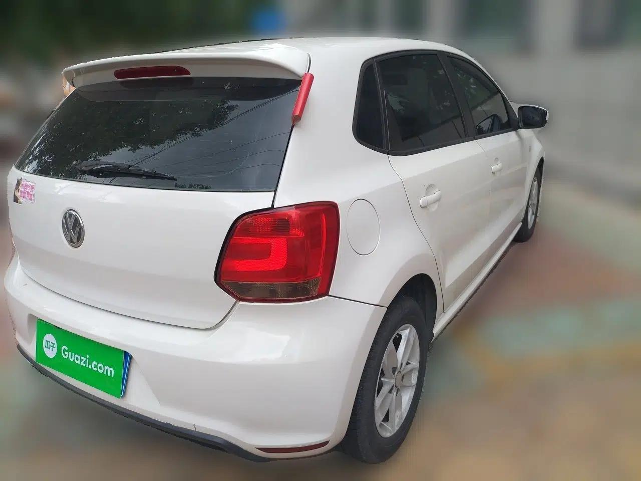 Volkswagen Polo 2013 1.4L Manual Fashion Edition — миниатюра 6