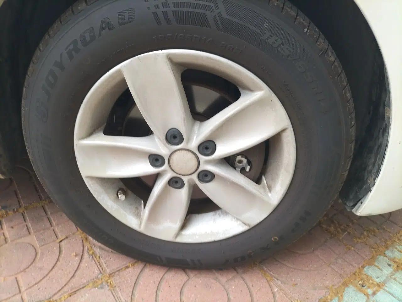 Volkswagen Polo 2013 1.4L Manual Fashion Edition — миниатюра 8