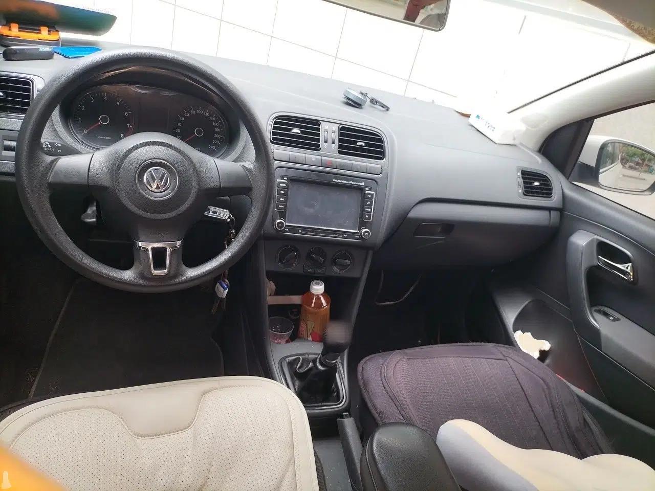 Volkswagen Polo 2013 1.4L Manual Fashion Edition — миниатюра 9