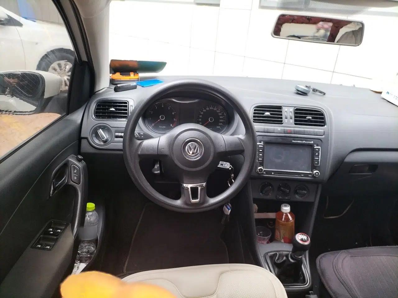 Volkswagen Polo 2013 1.4L Manual Fashion Edition — миниатюра 10