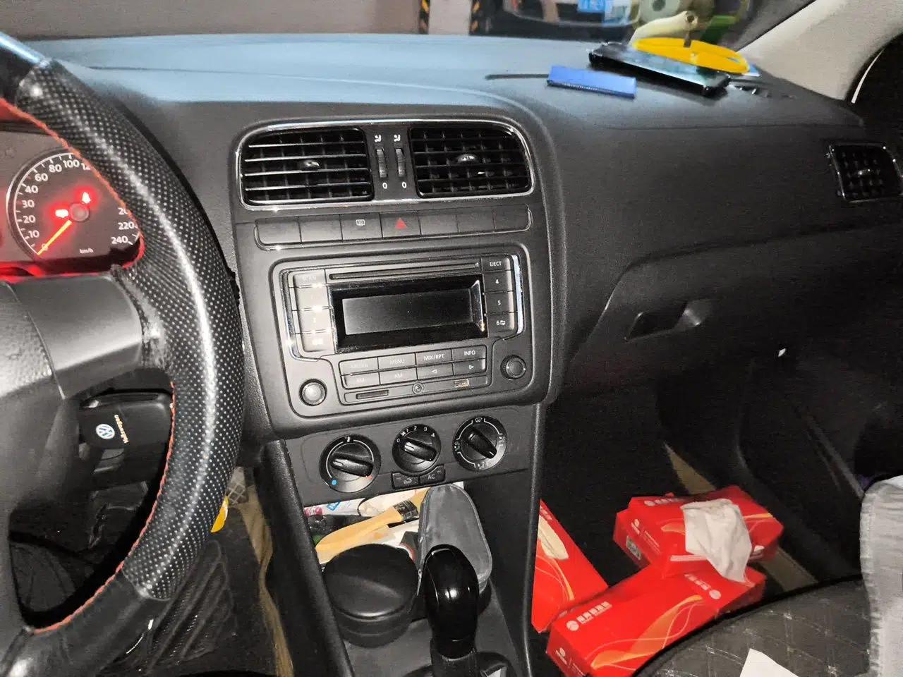 Volkswagen Polo 2013 1.4L Automatic Comfort Edition — миниатюра 13