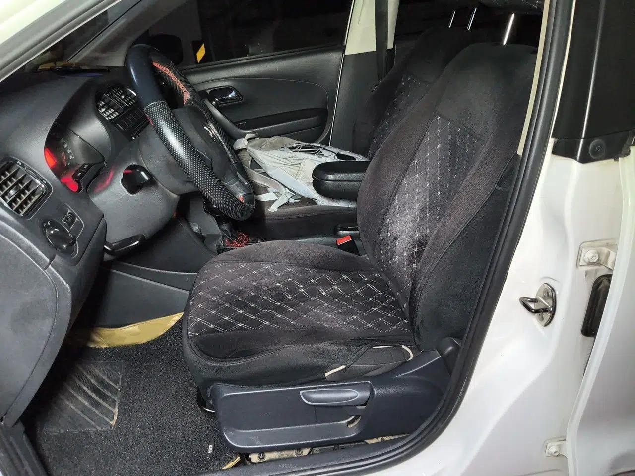 Volkswagen Polo 2013 1.4L Automatic Comfort Edition — миниатюра 15