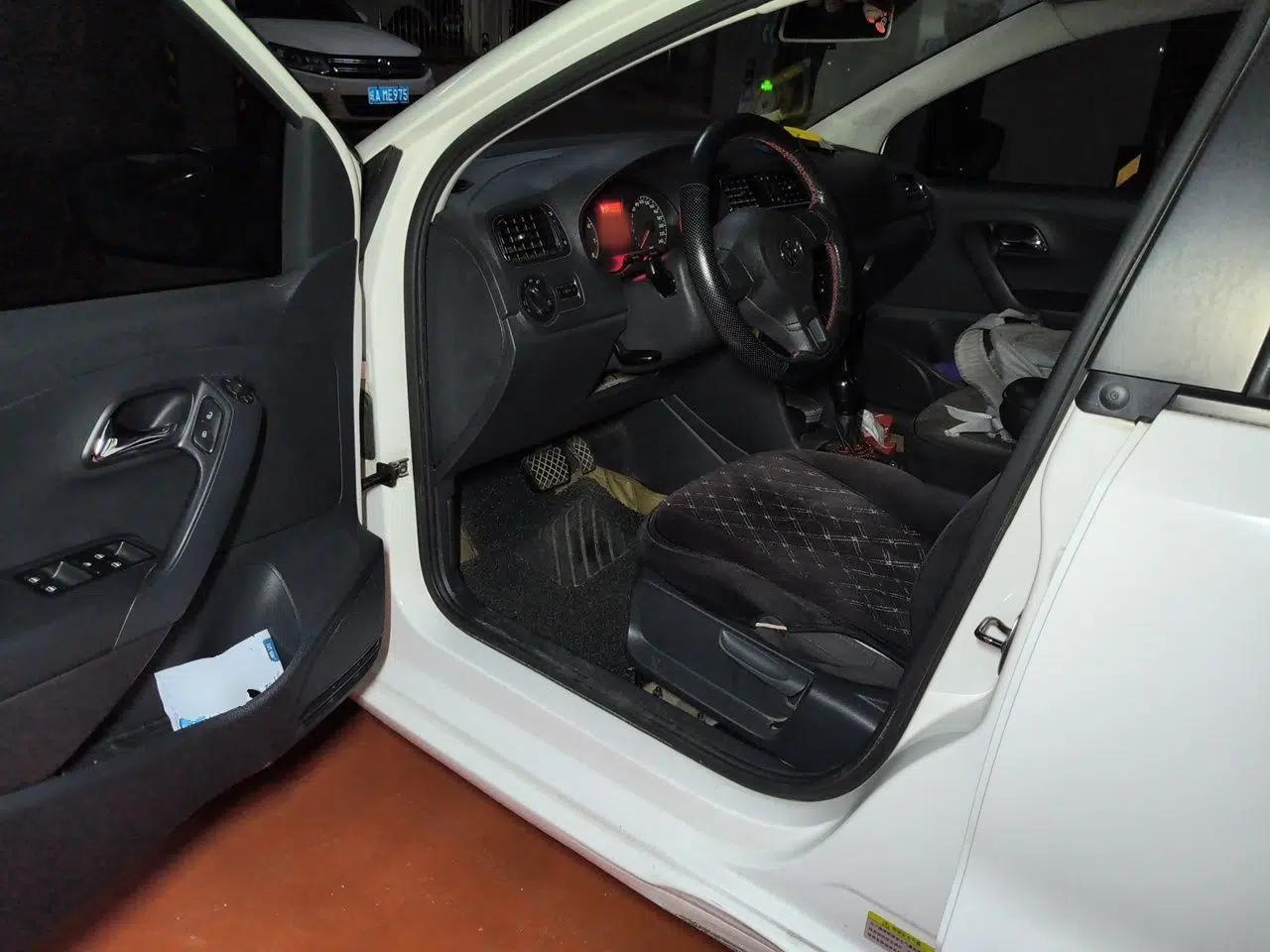 Volkswagen Polo 2013 1.4L Automatic Comfort Edition — миниатюра 16