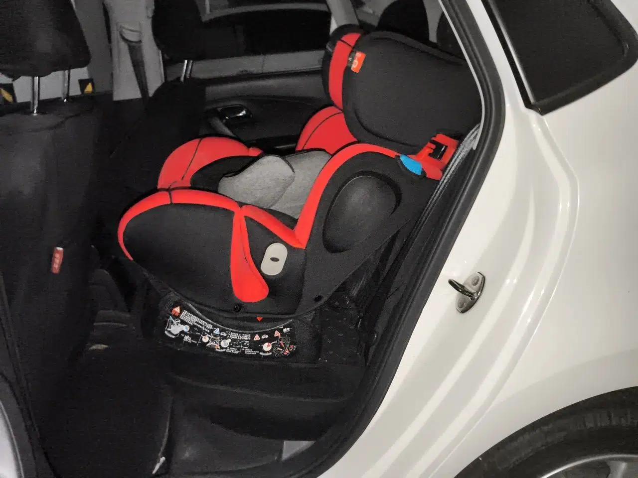 Volkswagen Polo 2013 1.4L Automatic Comfort Edition — миниатюра 17